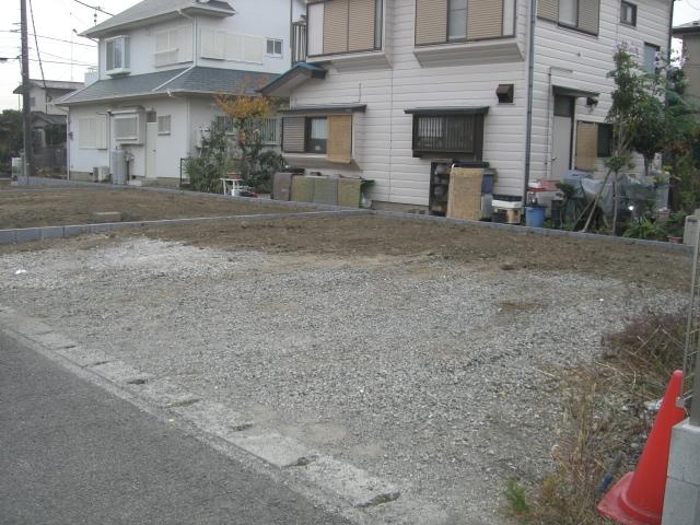 Local photos, including front road. Local <December 09 days shooting> local photography