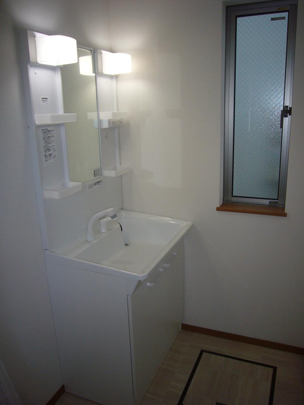 Wash basin, toilet. Indoor (12 May 2013) Shooting