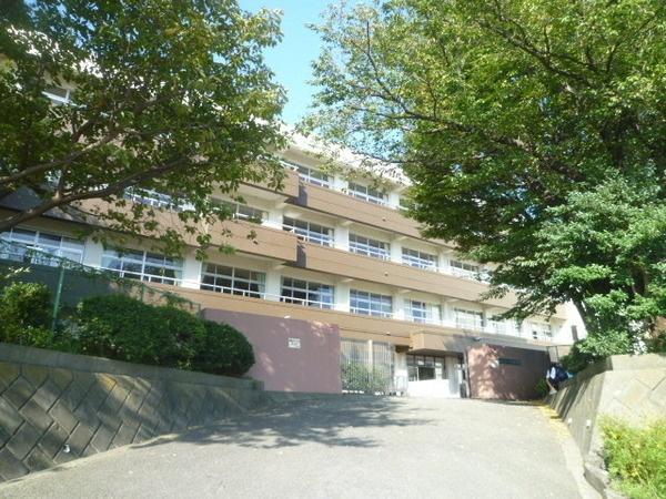Junior high school. Otani 2300m walk about 28 minutes until junior high school