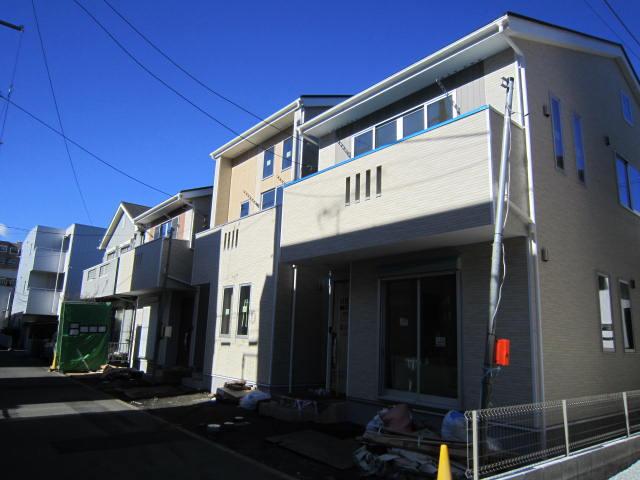 Local appearance photo. Local (12 May 2013) Shooting