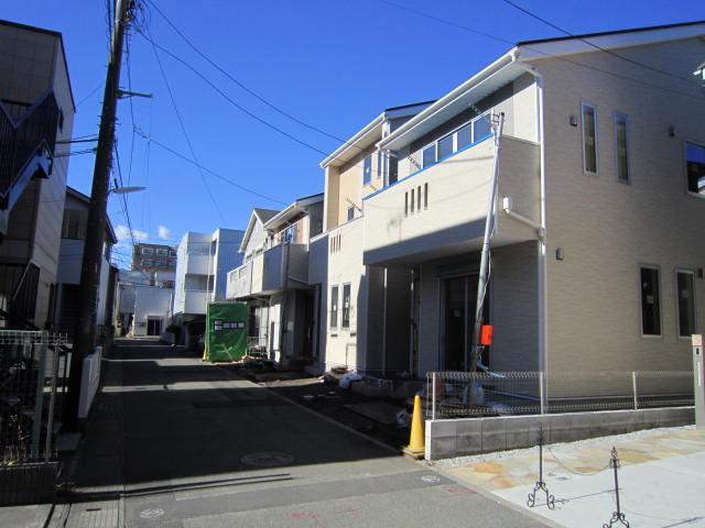 Local photos, including front road. Local (12 May 2013) Shooting