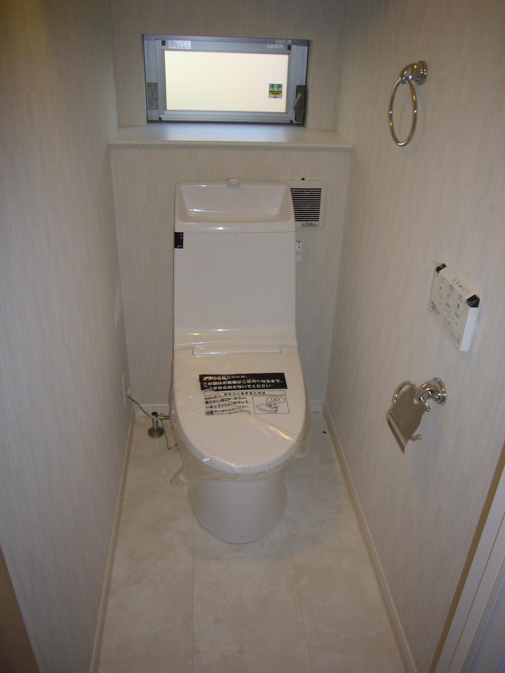 Toilet. Indoor (10 May 2013) Shooting