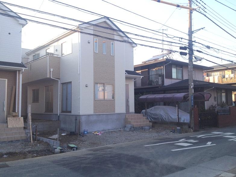 Local photos, including front road. Building 2