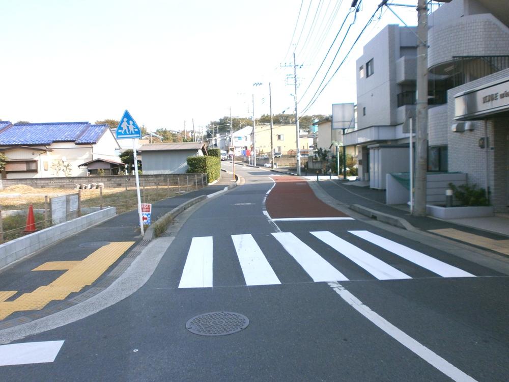 Local photos, including front road. Local (11 May 2013) Shooting