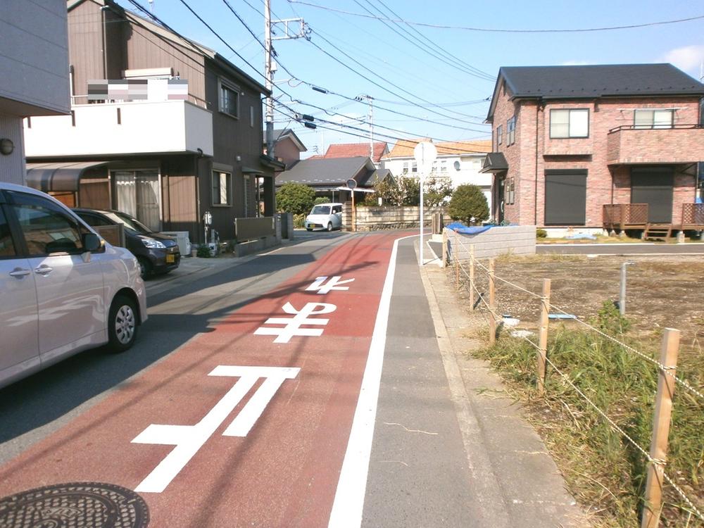 Local photos, including front road. Local (11 May 2013) Shooting