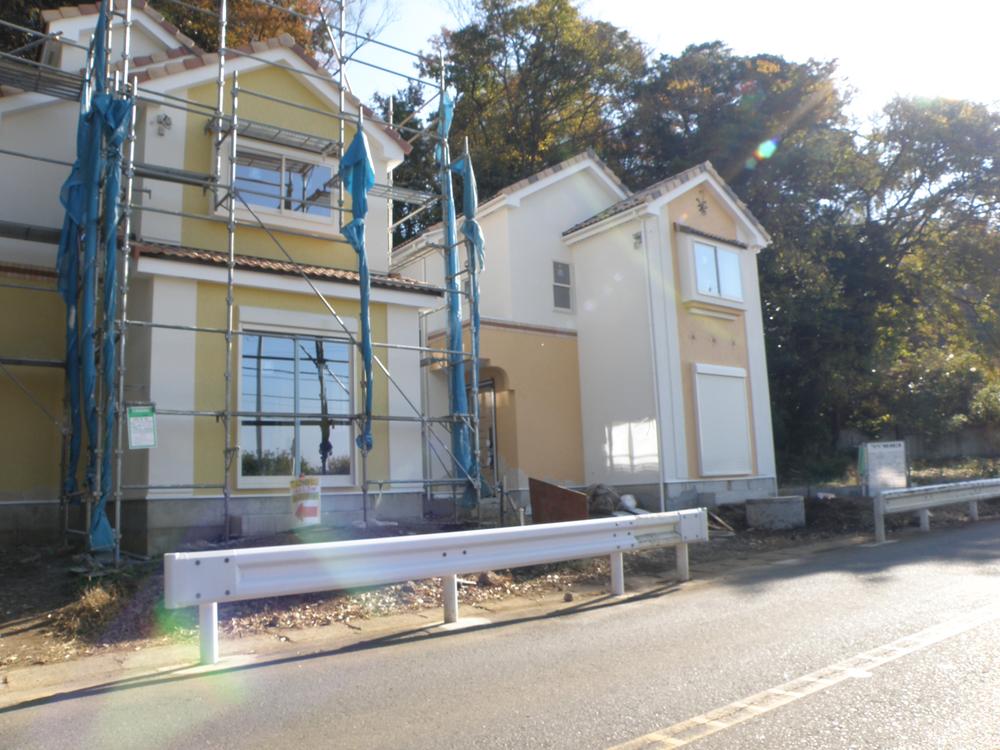 Local photos, including front road. Local (12 May 2013) Shooting