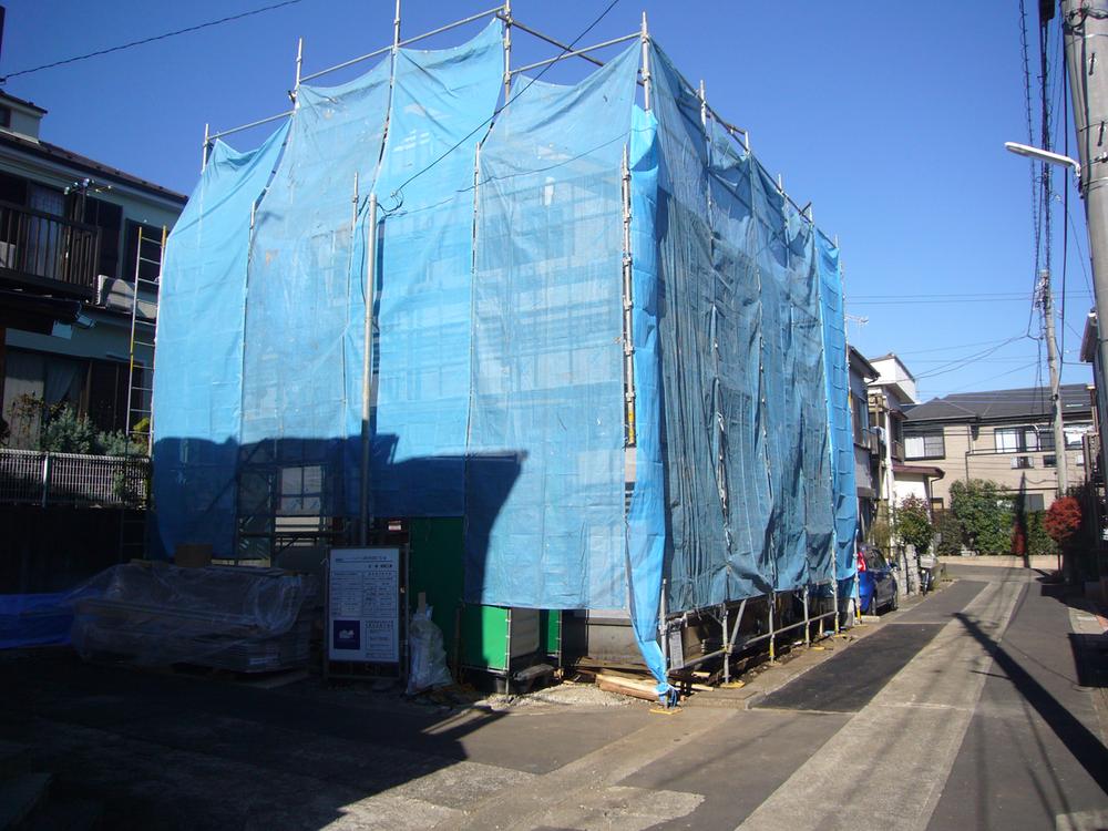 Local photos, including front road. Local (11 May 2013) Shooting