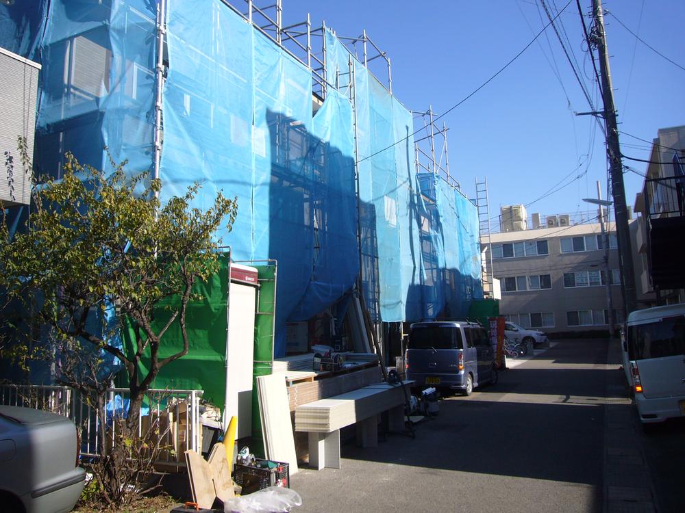 Local photos, including front road. Local (11 May 2013) Shooting