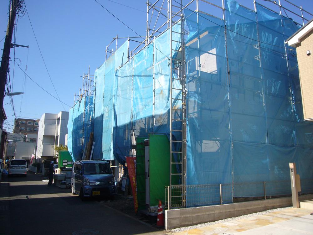 Local photos, including front road. Local (11 May 2013) Shooting