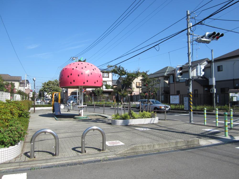 park. 100m until strawberry Square