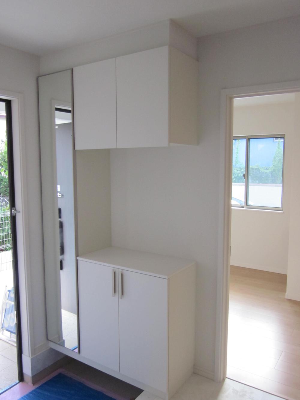 Receipt. There is a full-length mirror mirror