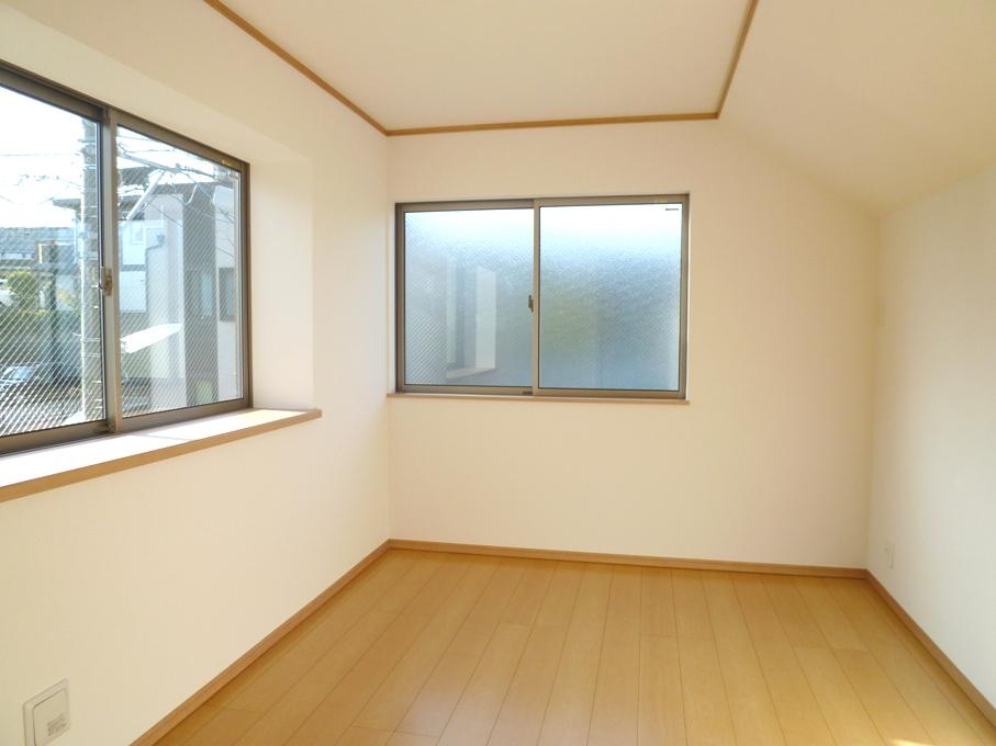 Non-living room. 1 Building