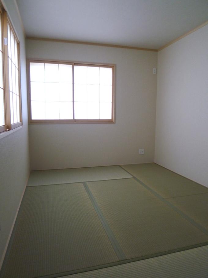 Non-living room. 1 Building