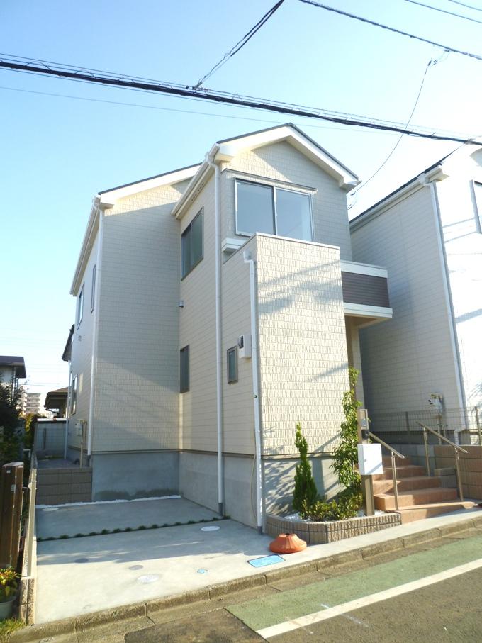 Local appearance photo. Building 2