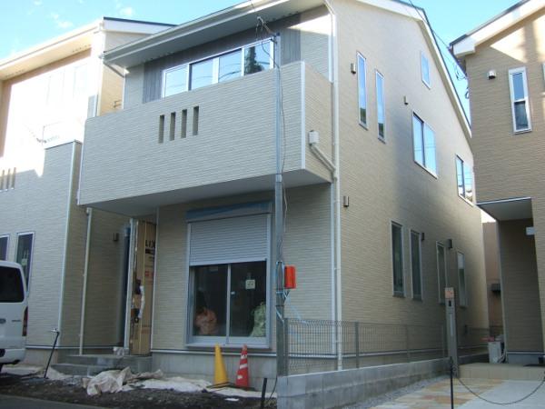 Local appearance photo. Local (12 May 2013) Shooting