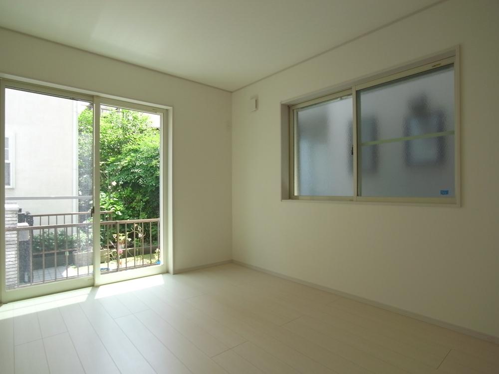 Non-living room. Same specifications Western style room