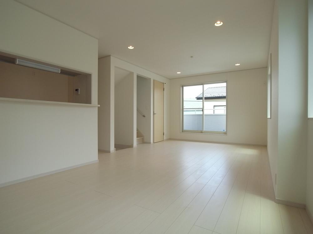 Same specifications photos (living)