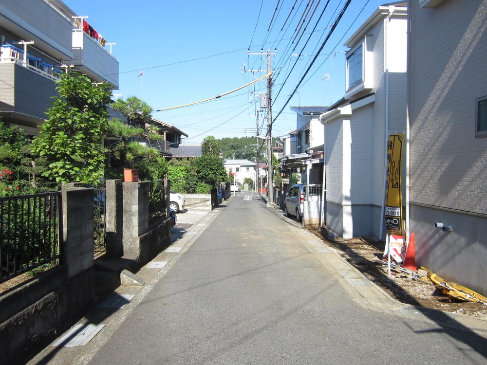 Local photos, including front road. 3 is a convenient route available.