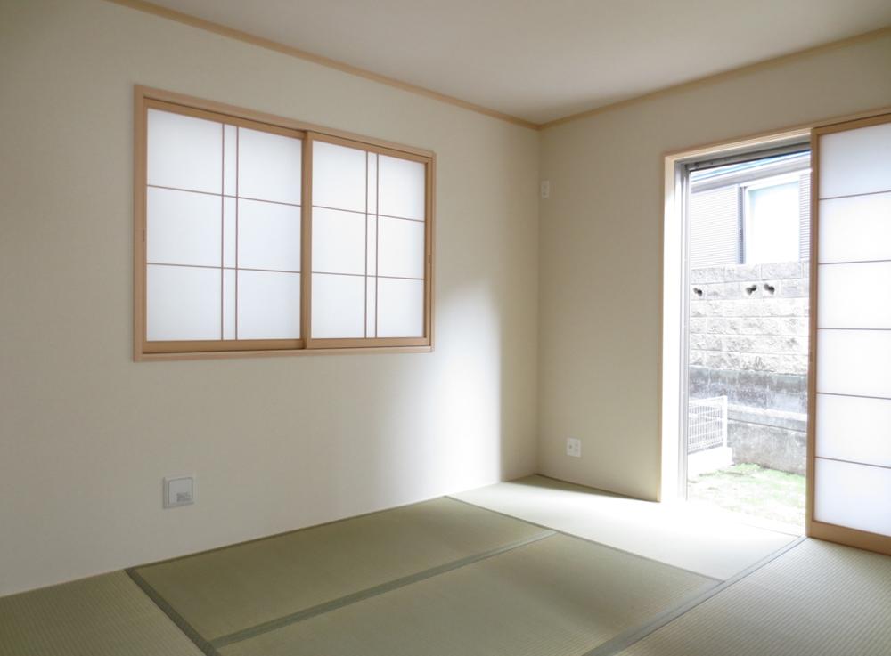 Non-living room. 1 Building