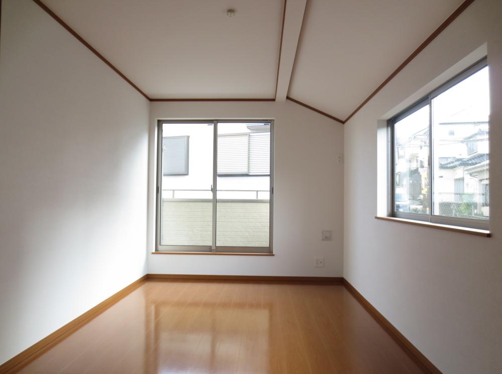 Non-living room. 1 Building