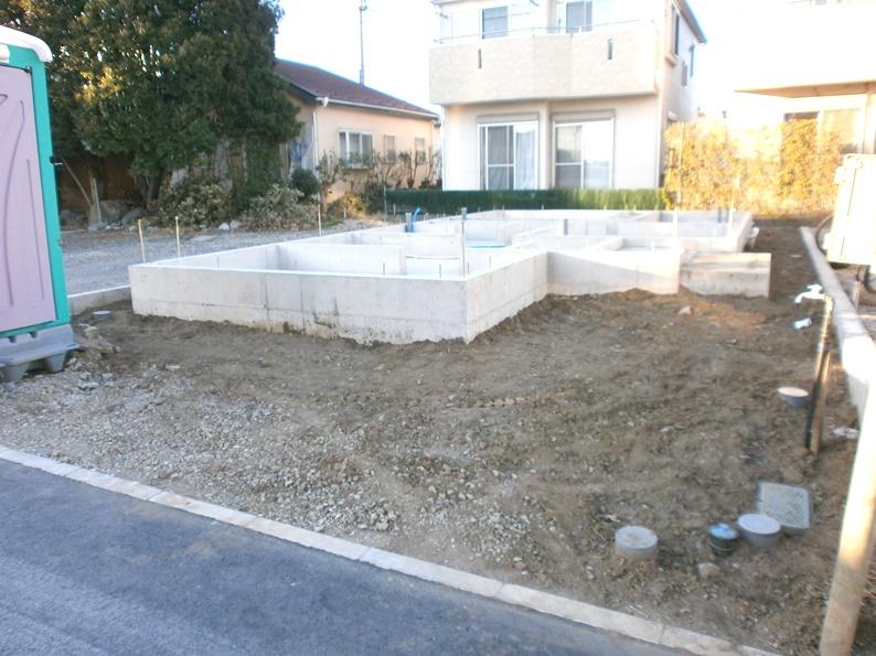 Local photos, including front road. Local (11 May 2013) Shooting