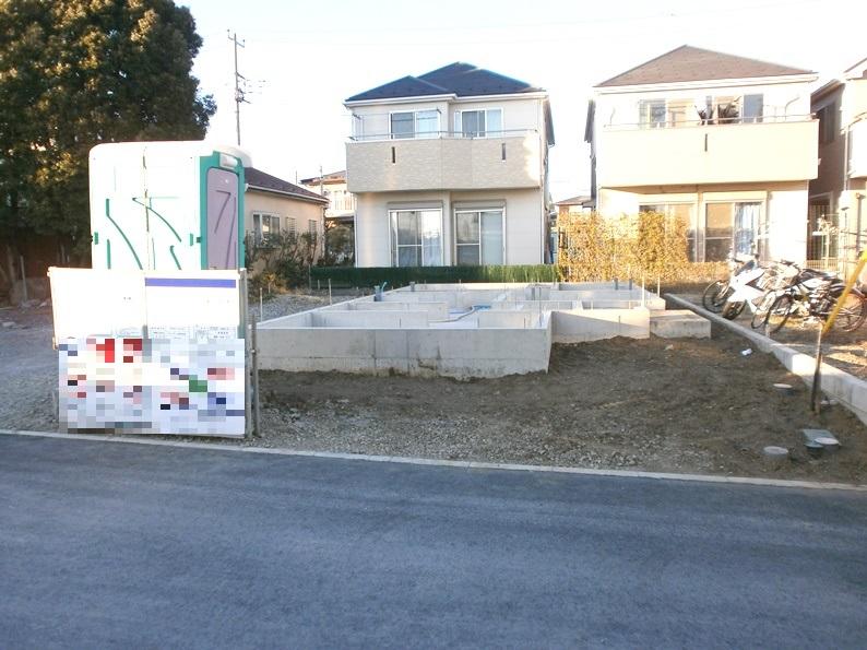 Local photos, including front road. Local (11 May 2013) Shooting