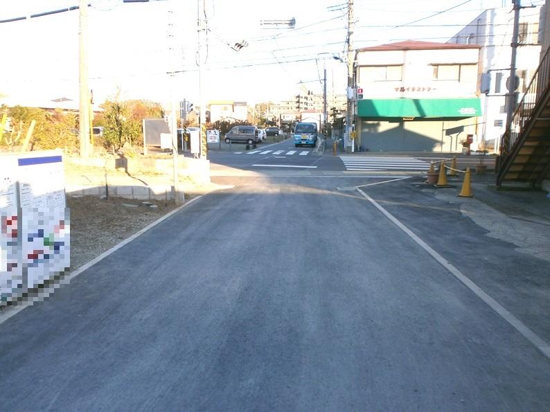 Local photos, including front road. Local (11 May 2013) Shooting