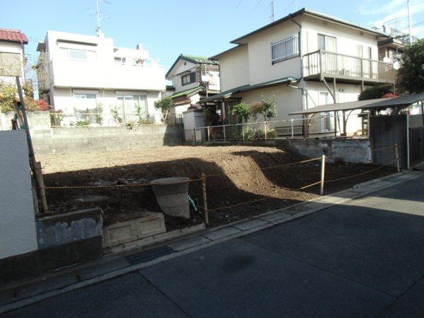 Local photos, including front road. Local (12 May 2013) Shooting