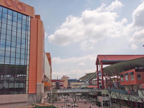 Shopping centre. VINAWALK