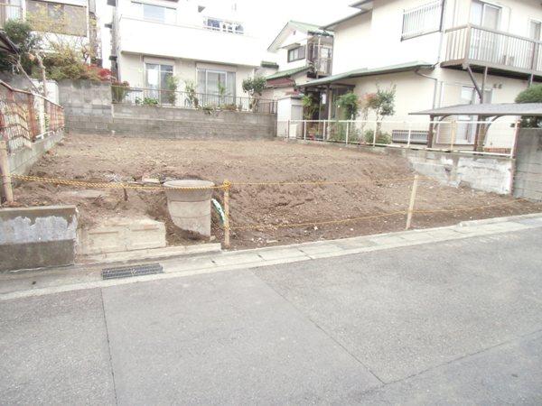 Local photos, including front road. Local (12 May 2013) Shooting