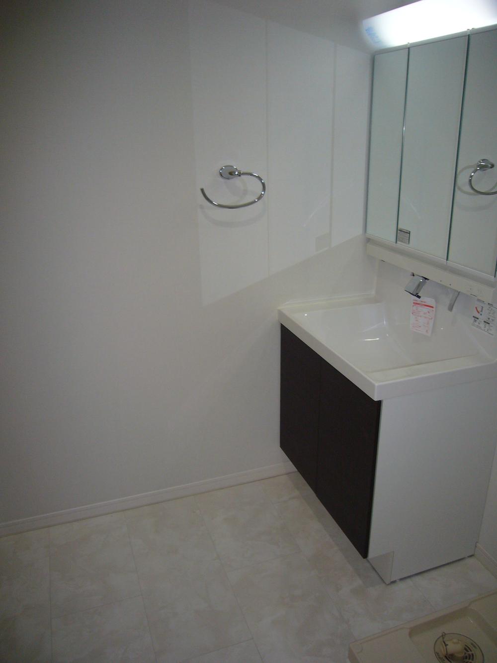 Wash basin, toilet. Indoor (12 May 2013) Shooting