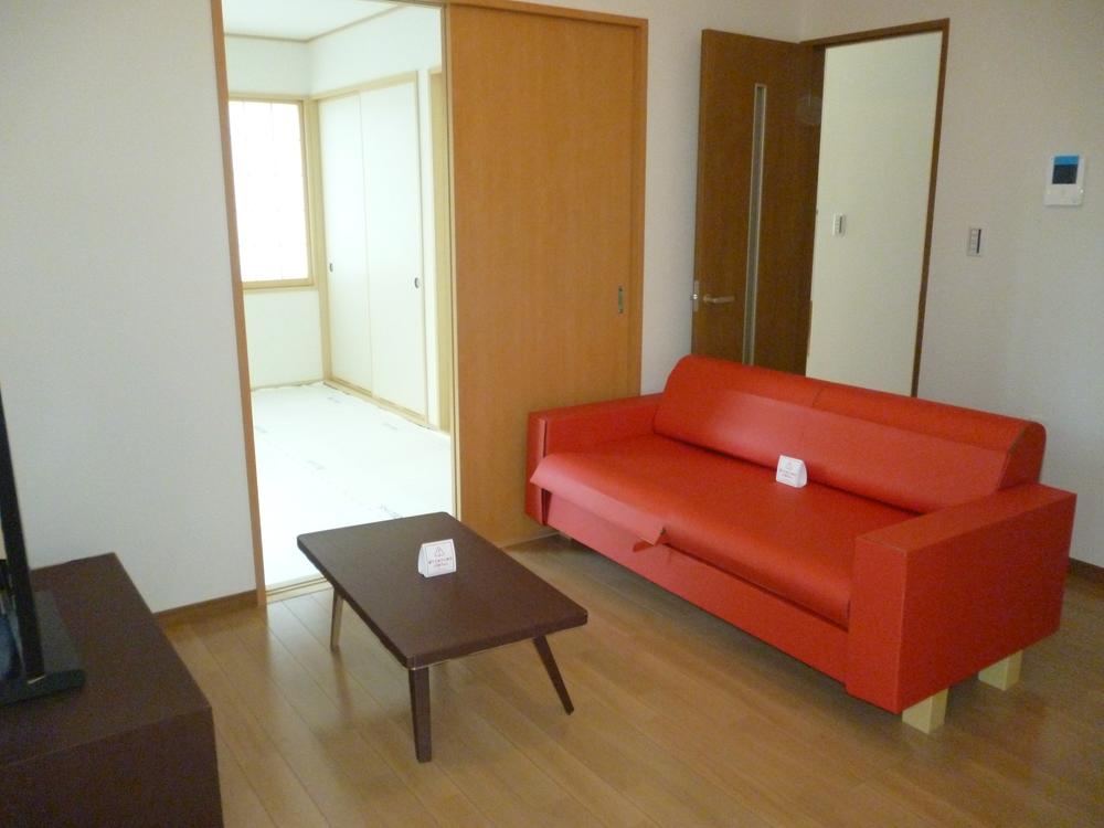 Same specifications photos (living). Example of construction