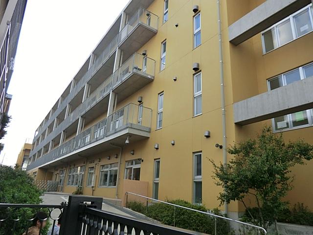 Primary school. Ebina Municipal Higashikashiwagaya to elementary school 239m