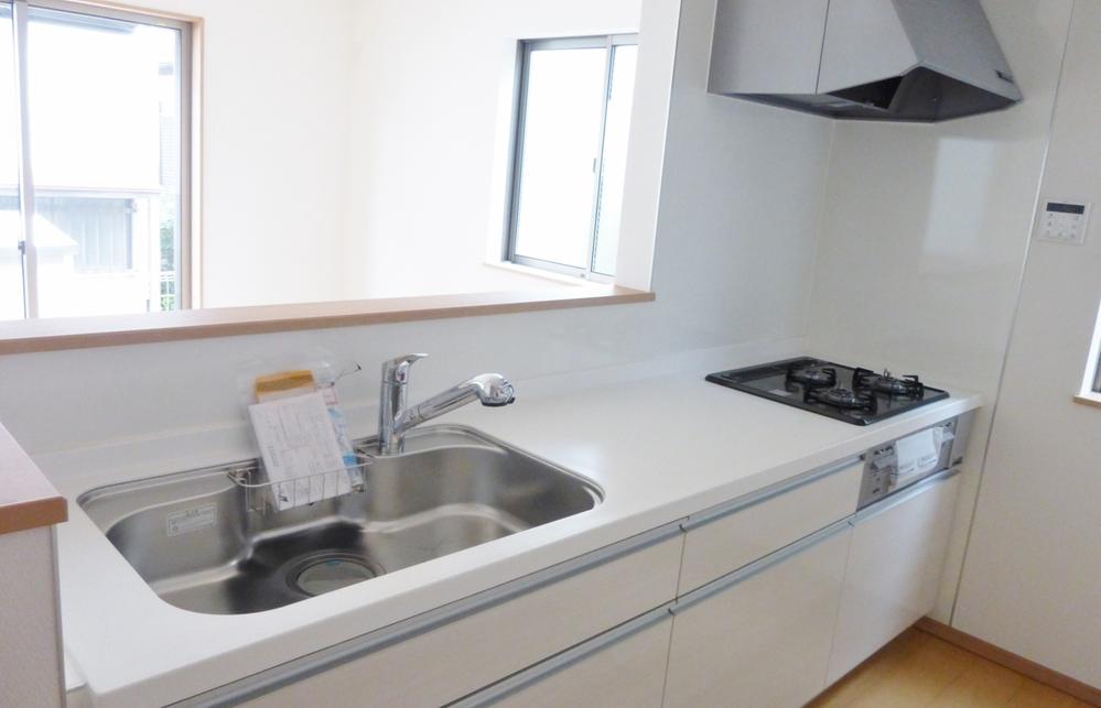 Kitchen. Face-to-face system Kitchen + underfloor storage Yes!