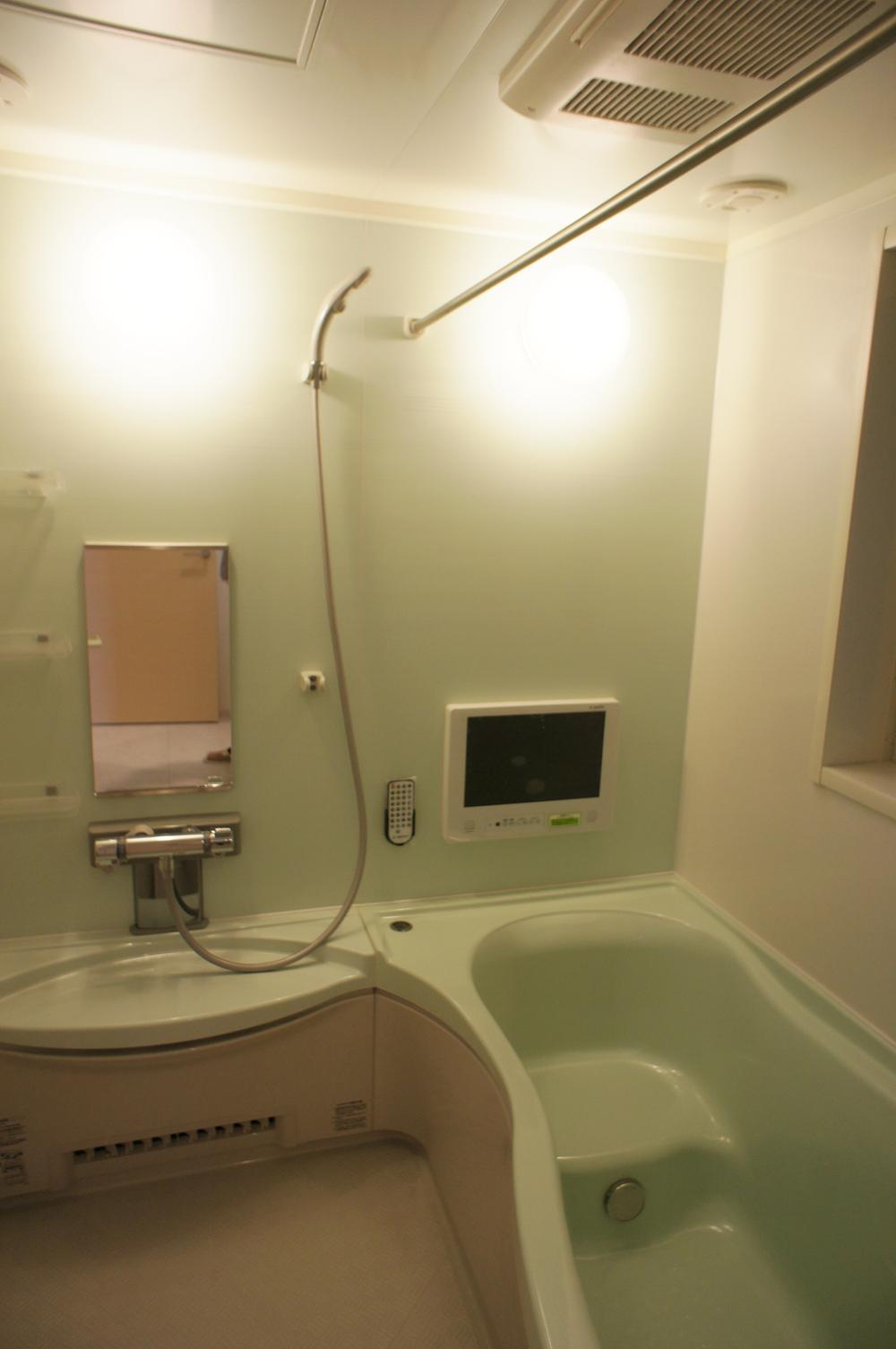 Bathroom. A heated drying function! With mist shower