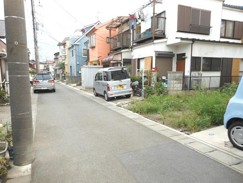 Local photos, including front road. Local (11 May 2013) Shooting