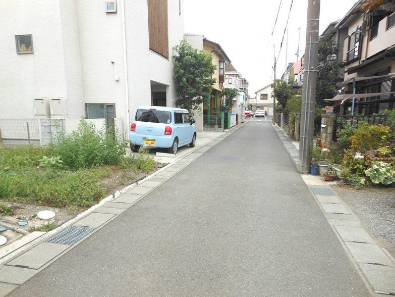 Local photos, including front road. Local (11 May 2013) Shooting