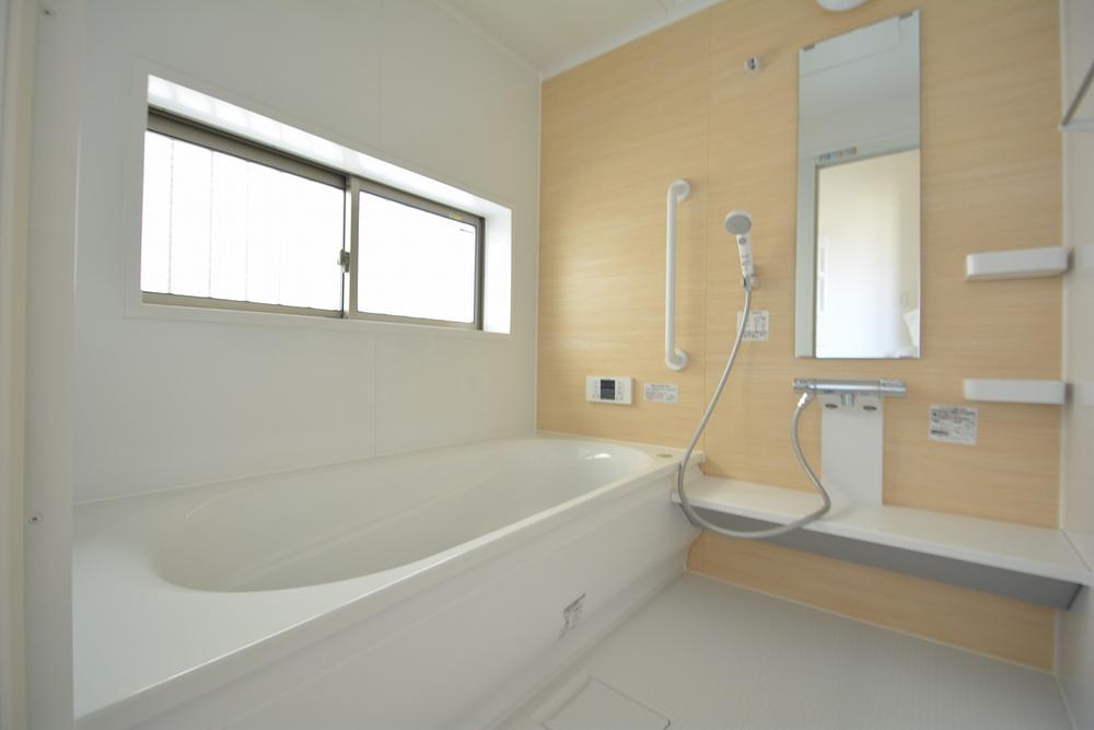 Bathroom. Please take your tired of the day stretched out his leg in a large bath of Hitotsubo size