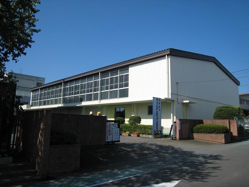 Primary school. 480m up to municipal Otani Elementary School