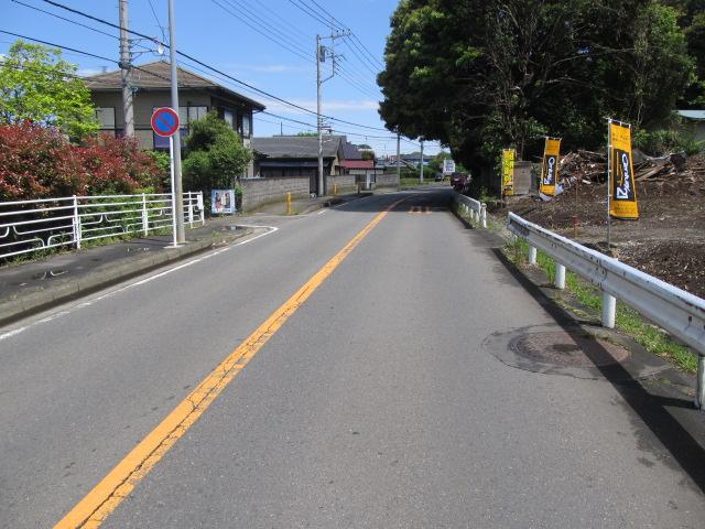 Local photos, including front road. Local (04 May 2013) Shooting