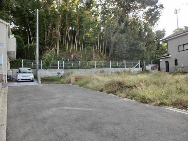 Local photos, including front road. Local (10 May 2013) Shooting