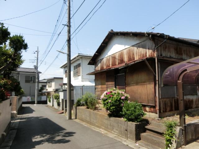 Local photos, including front road. Local (April 2013) Shooting