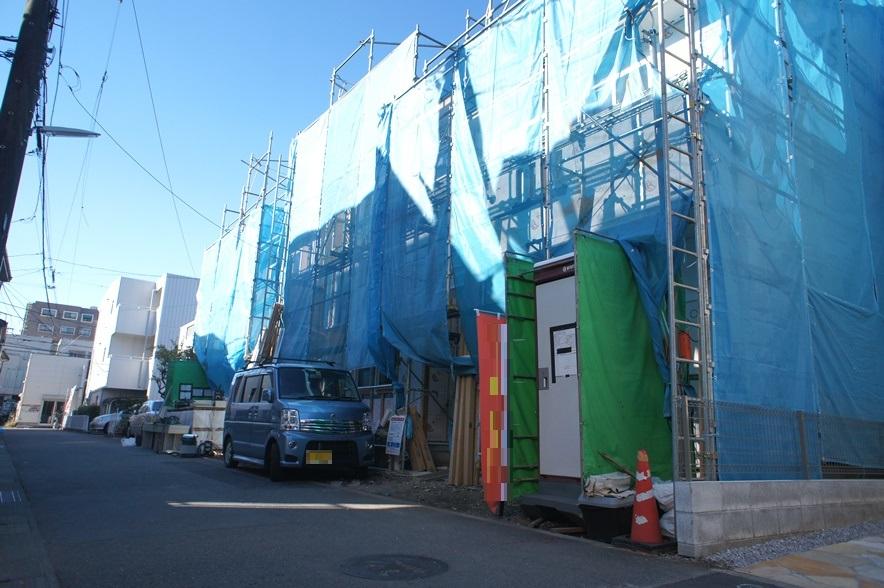 Local photos, including front road. Local (11 May 2013) Shooting