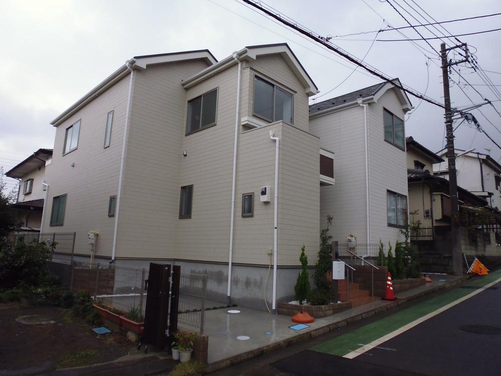 Local photos, including front road. Local (11 May 2013) Shooting