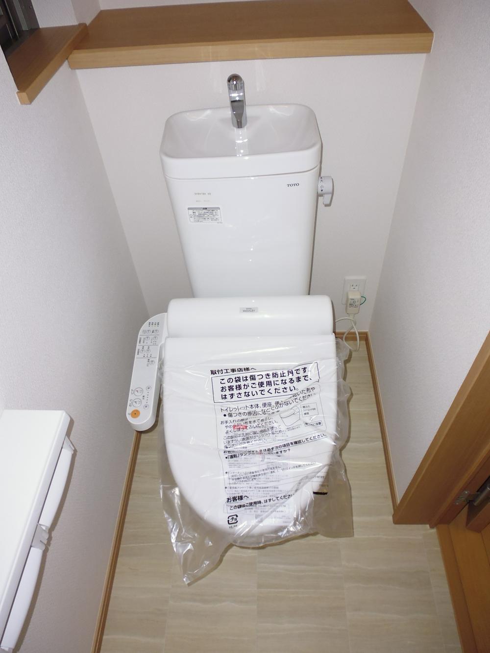 Toilet. Indoor (11 May 2013) Shooting