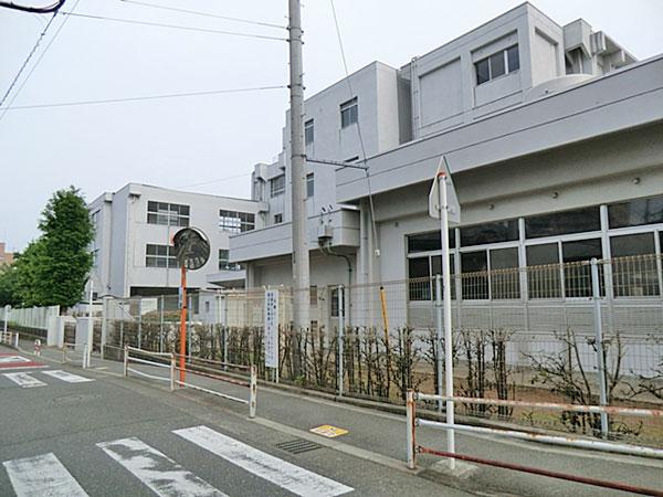 Primary school. 850m until Avenue Elementary School