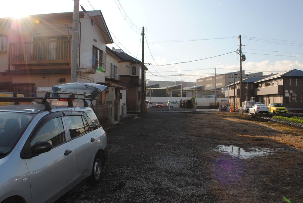 Local photos, including front road. Local (12 May 2013) Shooting