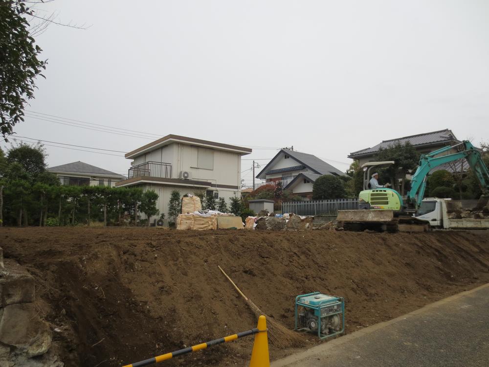 Local photos, including front road. Local (11 May 2013) Shooting