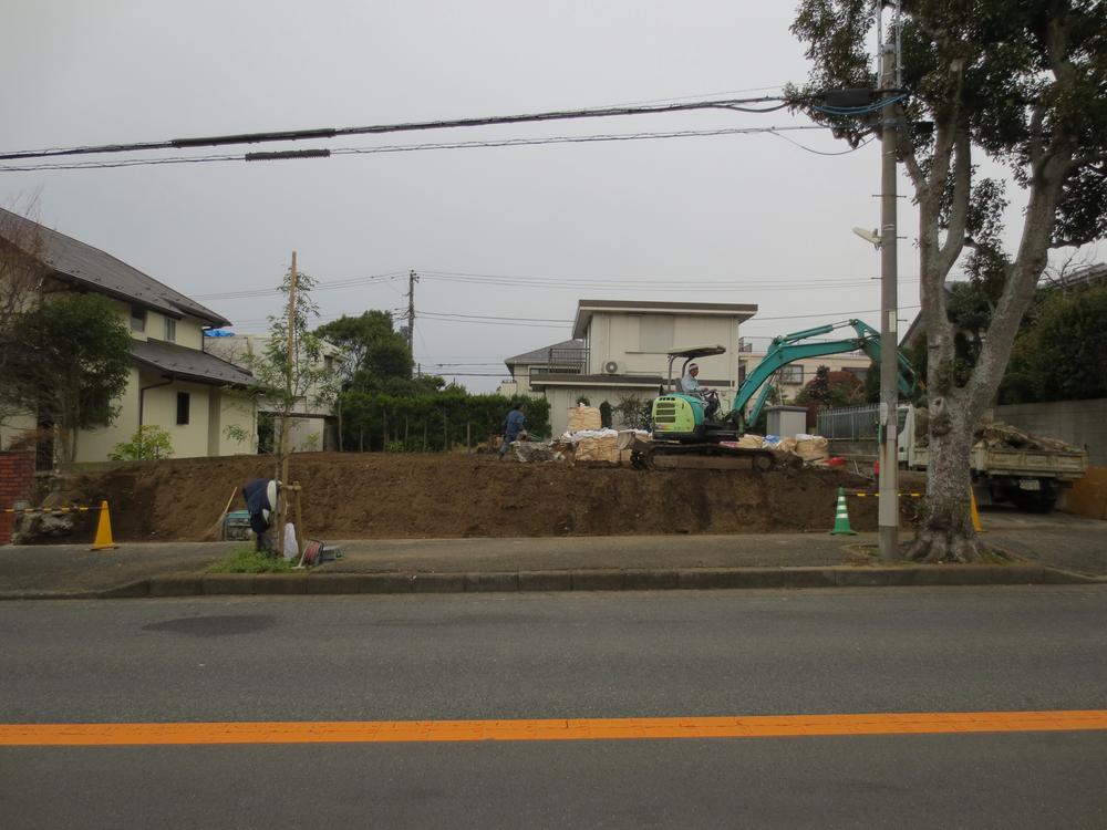 Local photos, including front road. Local (11 May 2013) Shooting