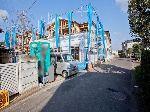 Local photos, including front road. Local (12 May 2013) shooting Building 2